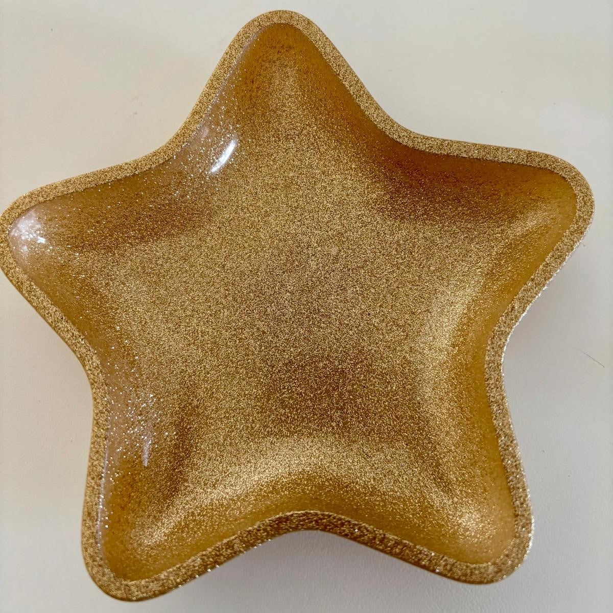 Coupelle en résine pailletée